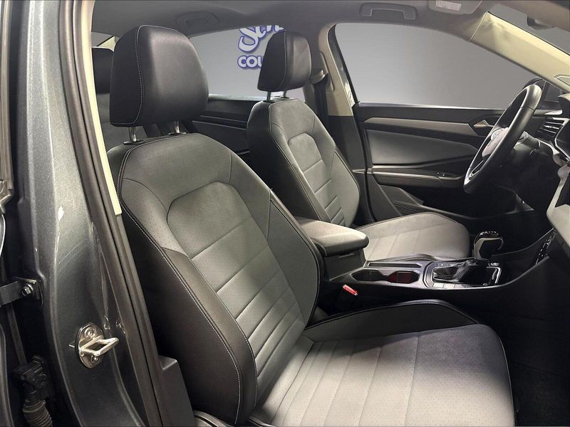 Used 2025 Volkswagen Jetta SE w/SunroofImage 32