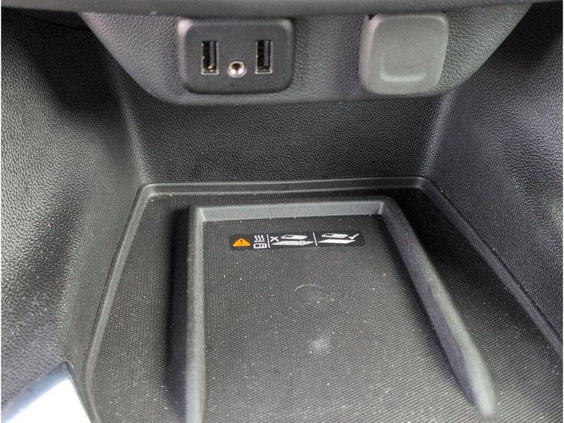 Used 2023 Chevrolet Traverse LT ClothImage 16