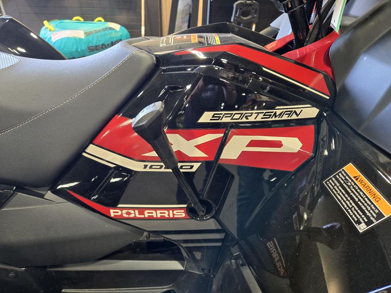 2025 Polaris SPORTSMAN XP 1000 MUD EDITION ONYX BLACK AND PERFORMANCE RED ACCENTS Image 10