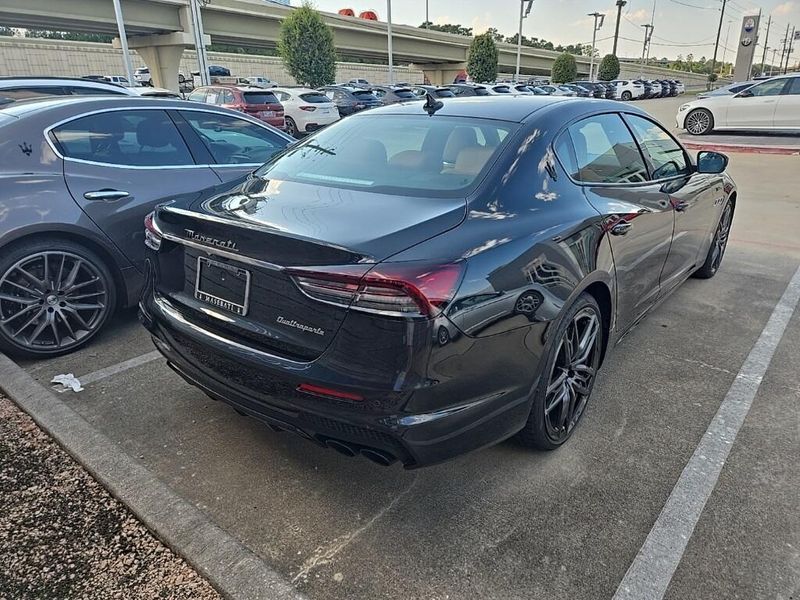 Used 2022 Maserati Quattroporte ModenaImage 3