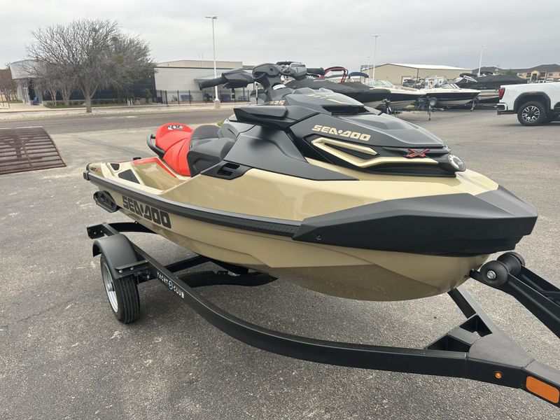 2025 SEADOO RXTX 325 WITH SOUND SYSTEM METALLIC TAN AND LAVA RED Image 5