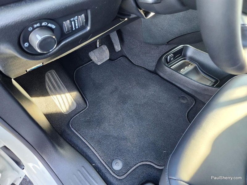 New 2026 Chrysler Voyager LX