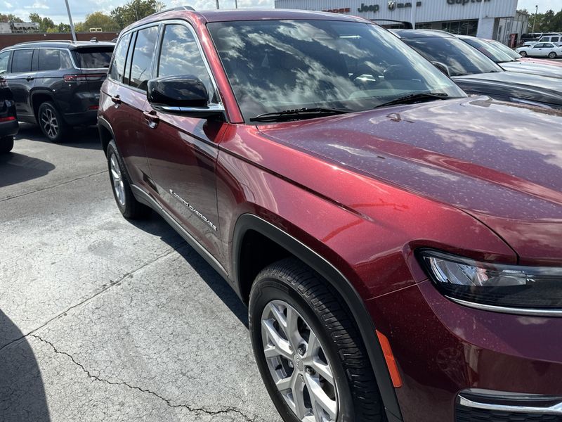 Used 2023 Jeep Grand Cherokee LimitedImage 4