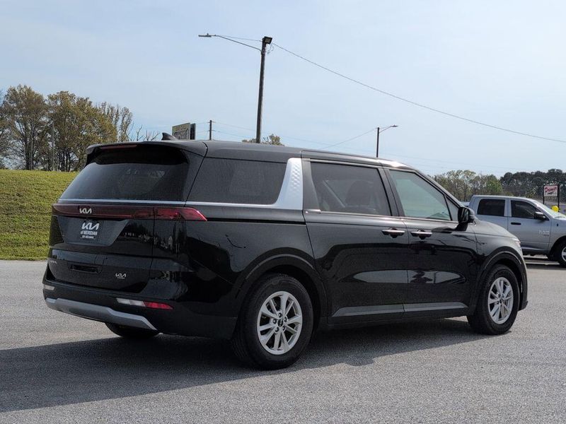 2024 Kia Carnival LXImage 3
