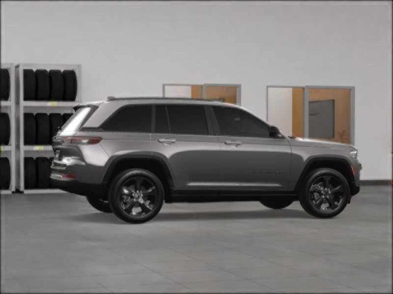 2025 Jeep Grand Cherokee Altitude photo 5