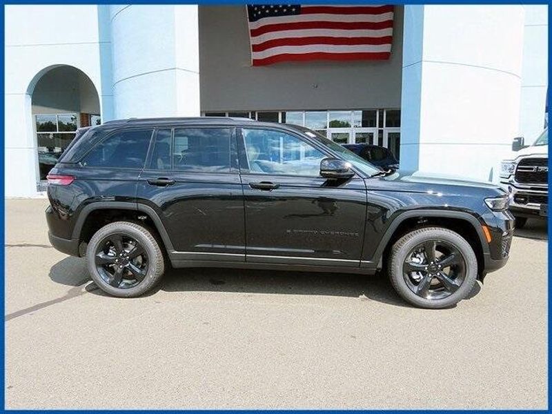 2024 Jeep Grand Cherokee LimitedImage 3