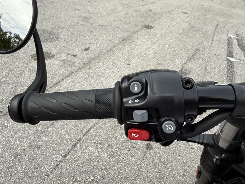 2025 Triumph Bonneville Bobber