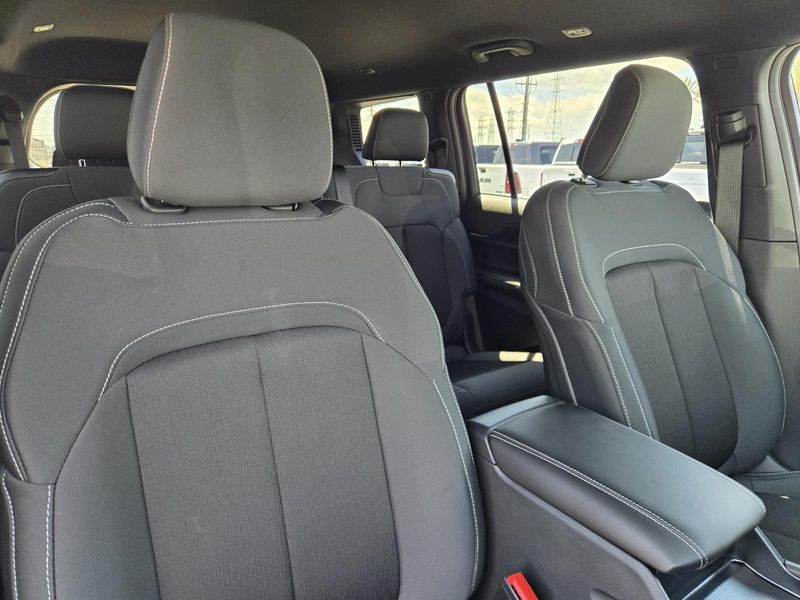 New 2026 Jeep Grand Cherokee L Laredo 4x2