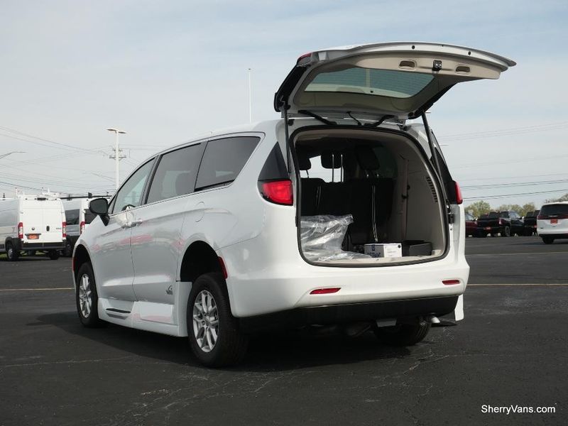 2022 Chrysler Voyager LX in a Bright White Clear Coat exterior color and Black/Alloy/Blackinterior. Paul Sherry Chrysler Dodge Jeep RAM (937) 749-7061 sherrychrysler.net 