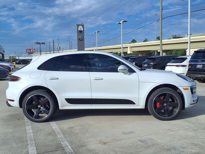 2018 Porsche Macan TurboImage 11