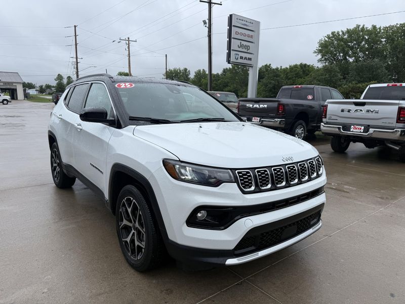Used 2025 Jeep Compass LimitedImage 34