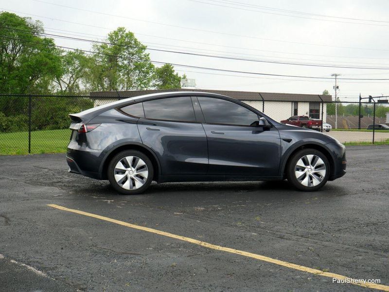 2024 Tesla Model Y Long RangeImage 21