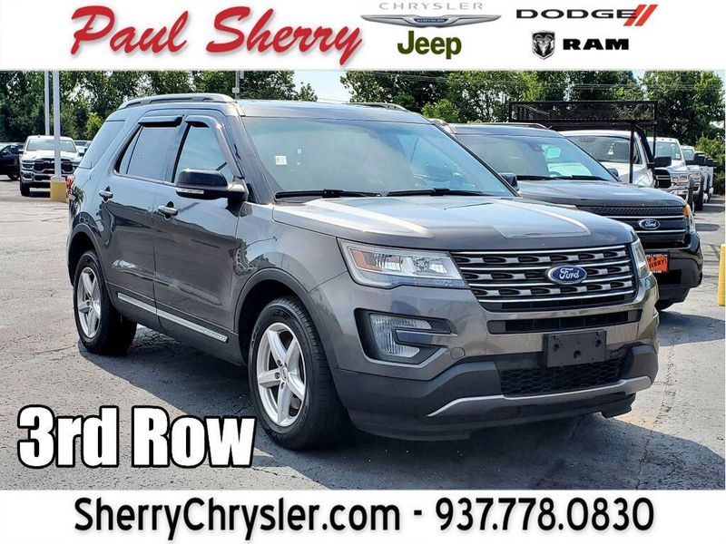Used 2017 Ford Explorer XLTImage 1