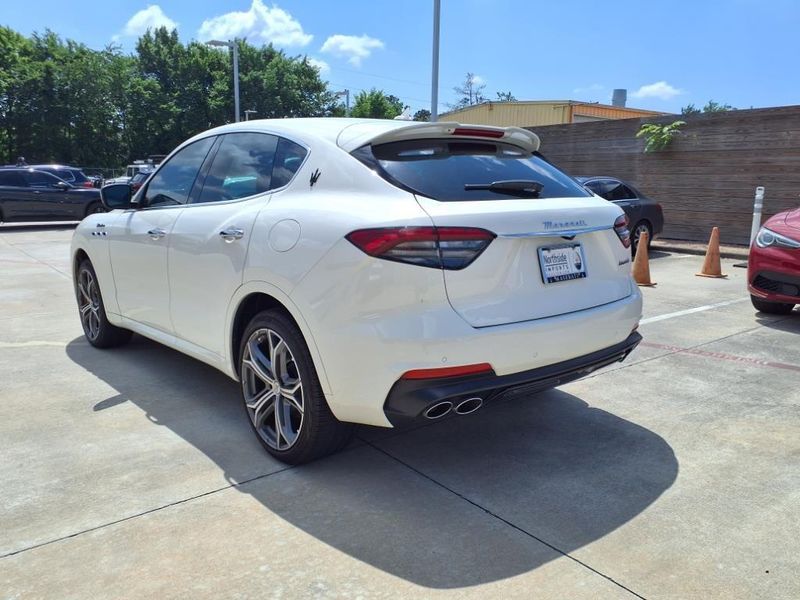 2022 Maserati Levante ModenaImage 17
