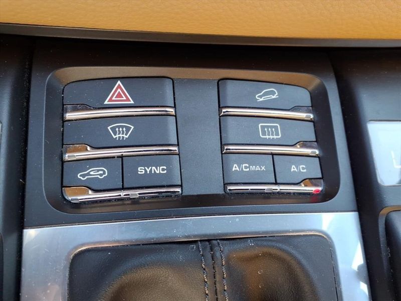 Used 2017 Porsche Macan BaseImage 25