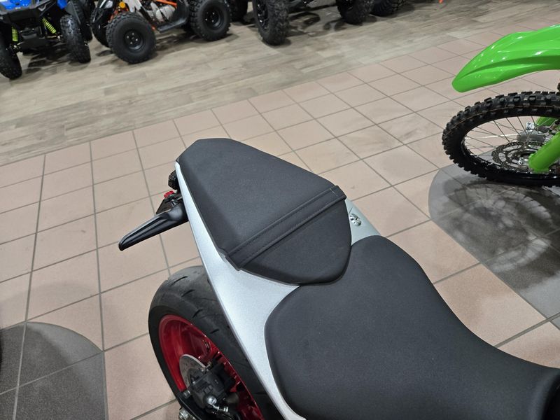 2024 Suzuki GSXS 8R Image 17