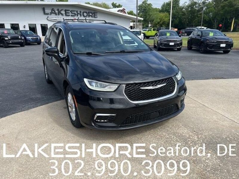 2022 Chrysler Pacifica Touring LImage 1