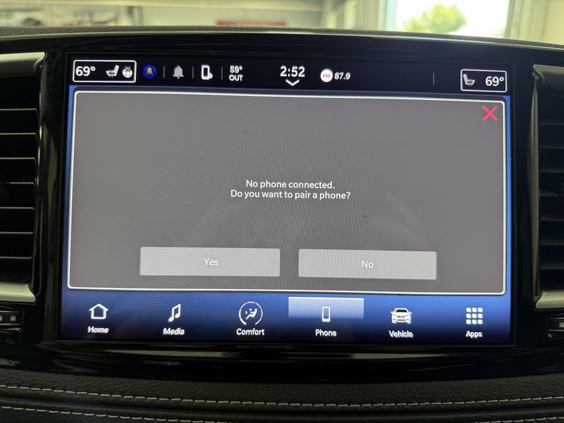 Used 2024 Chrysler Pacifica Touring LImage 27