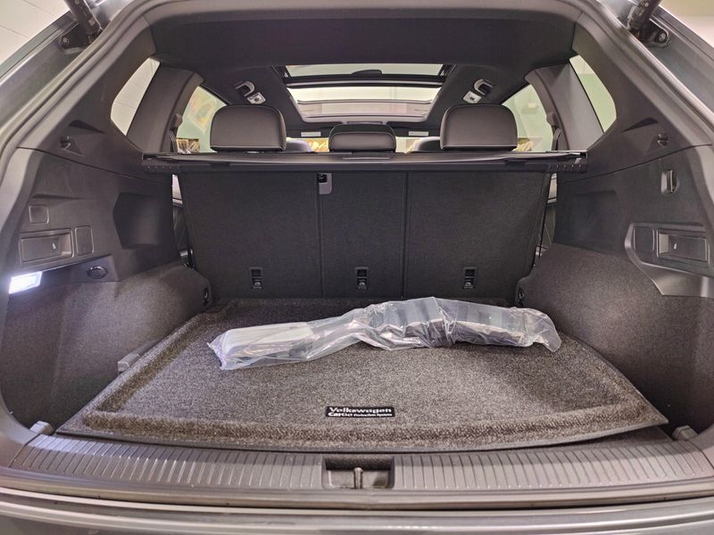 Used 2022 Volkswagen Tiguan SE R-Line Black AWD w/SUnroofImage 16