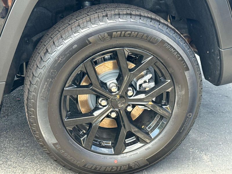 New 2026 Jeep Grand Cherokee Laredo Altitude 4x4