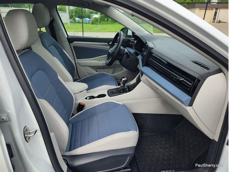 Used 2025 Volkswagen Jetta SE