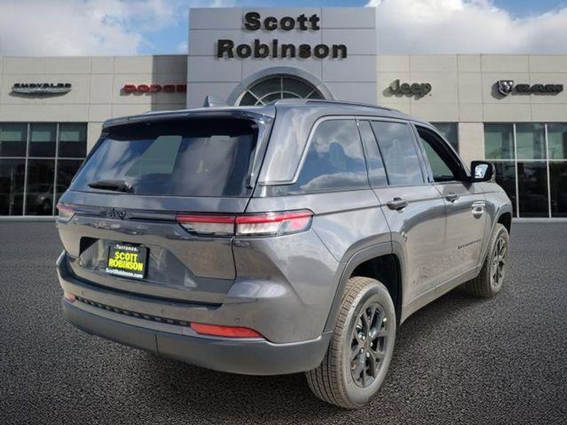 New 2026 Jeep Grand Cherokee Laredo