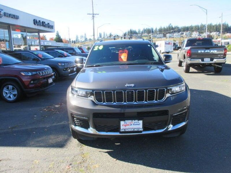 Used 2024 Jeep Grand Cherokee L LimitedImage 3