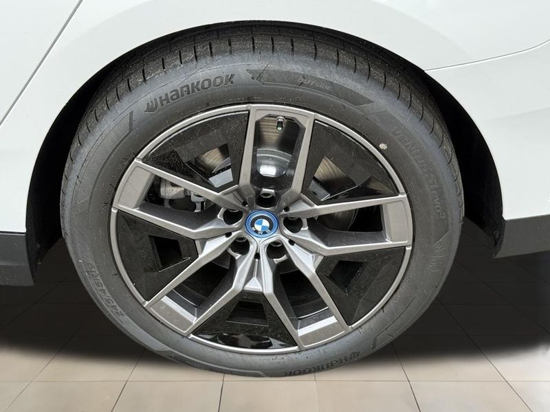 2025 BMW i5 eDrive40Image 17