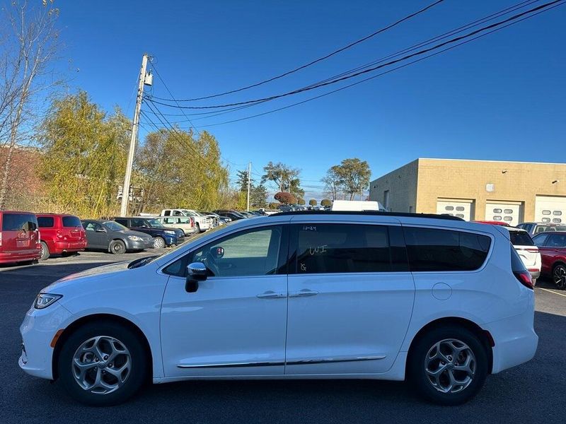 2023 Chrysler Pacifica LimitedImage 10