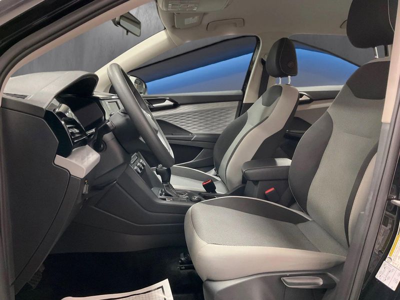 Used 2022 Volkswagen Taos S 4-Motion AWDImage 4