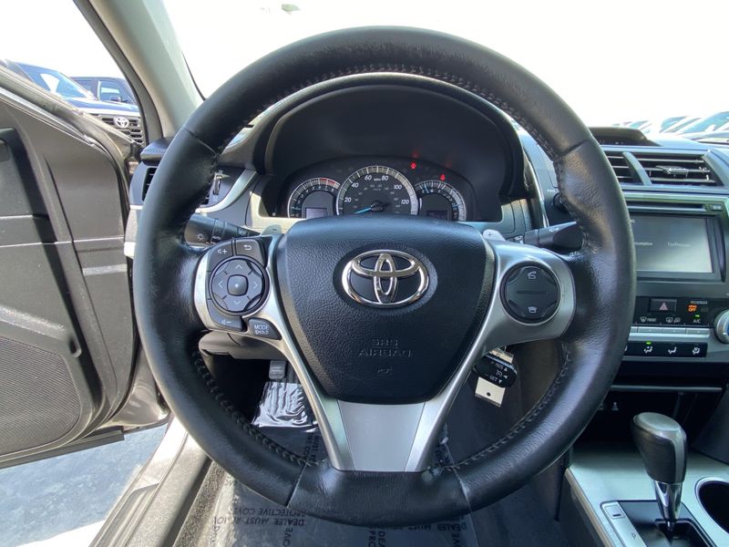 2012 Toyota Camry SEImage 24