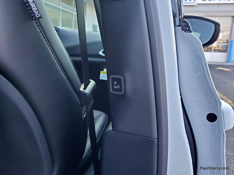 New 2026 Chrysler Pacifica Select