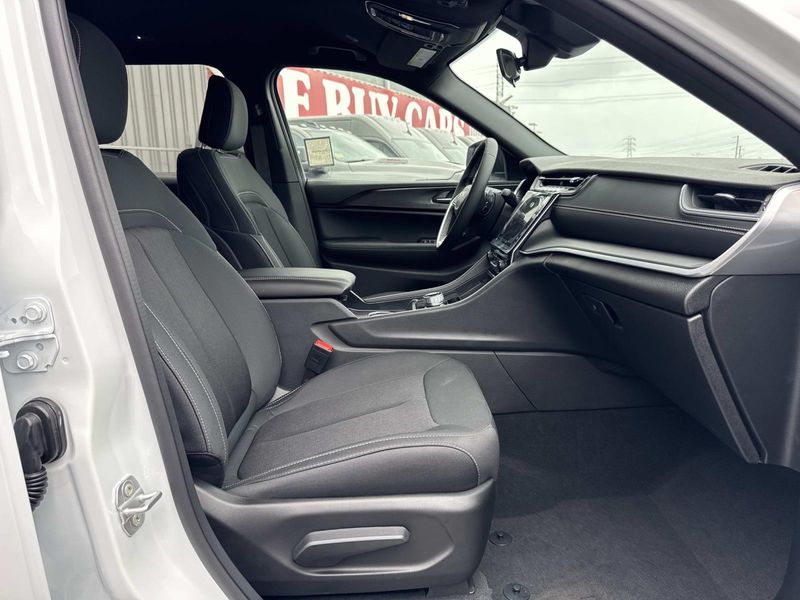 New 2026 Jeep Grand Cherokee L Laredo 4x2
