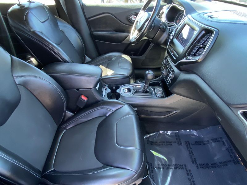 Used 2019 Jeep Cherokee Latitude PlusImage 9