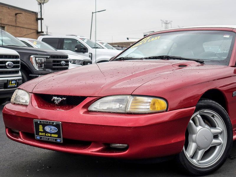 1995 Ford Mustang GT Convertible photo 2