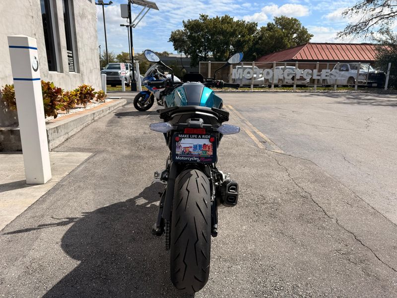 2025 BMW F 900 R Image 8