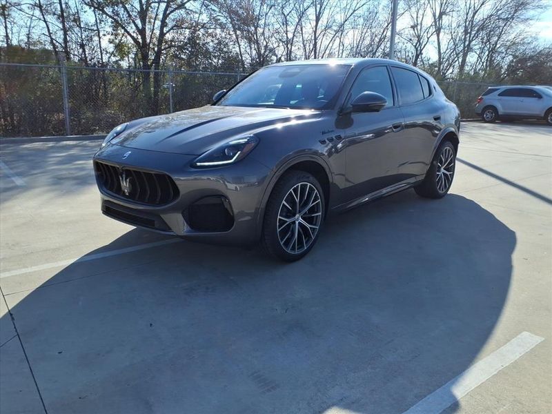 New 2026 Maserati Grecale ModenaImage 2