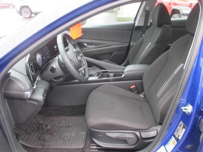 Used 2025 Hyundai Elantra SEL ConvenienceImage 14