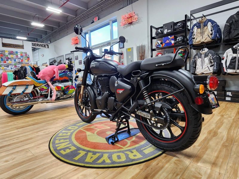 New 2024 Royal Enfield CLASSIC 350 Image 6