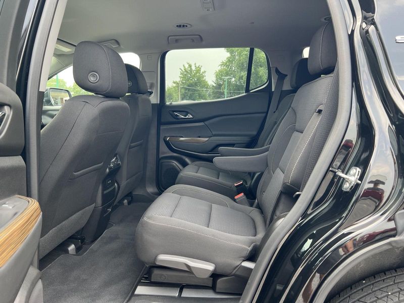 Used 2023 GMC Acadia SLE