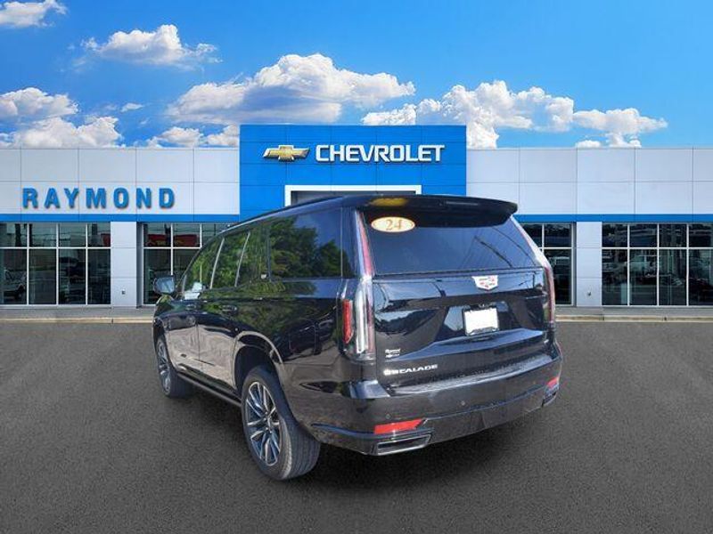 Used 2024 Cadillac Escalade Sport PlatinumImage 6