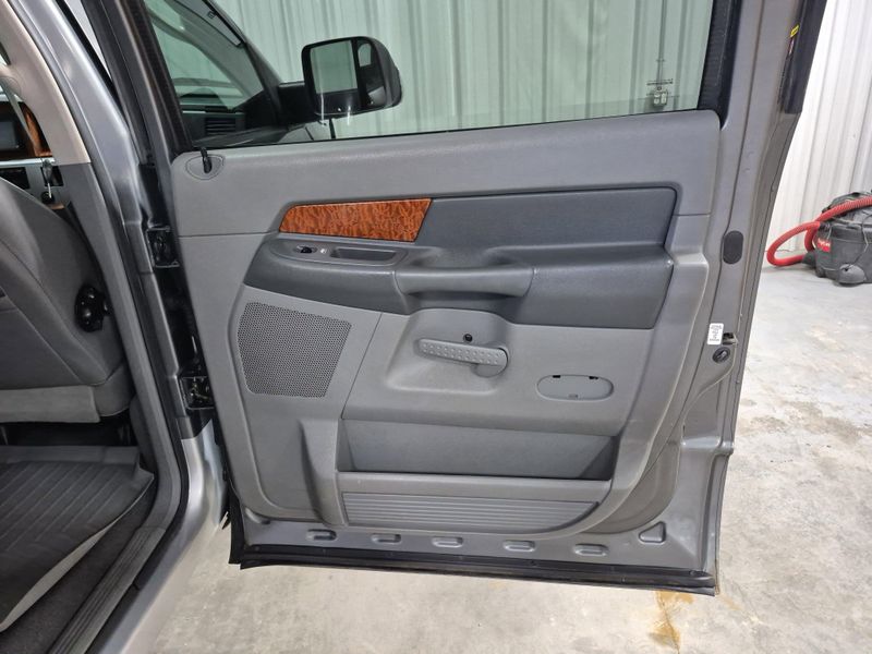 Used 2006 Dodge Ram 2500 LaramieImage 8