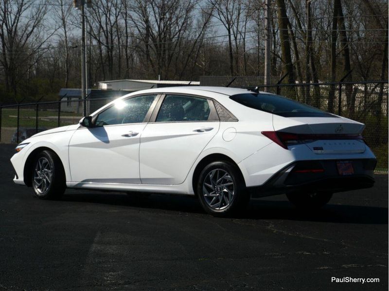 2024 Hyundai Elantra SELImage 8