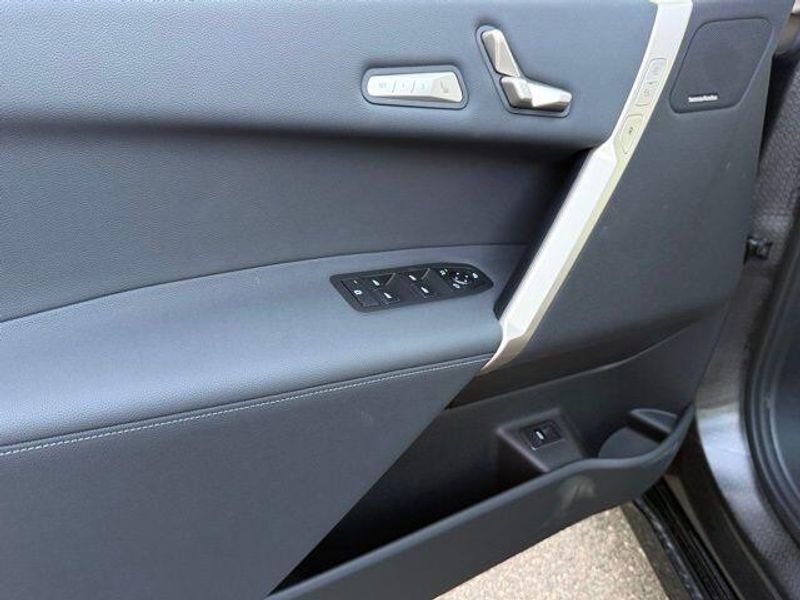 New 2026 BMW iX xDrive45Image 15