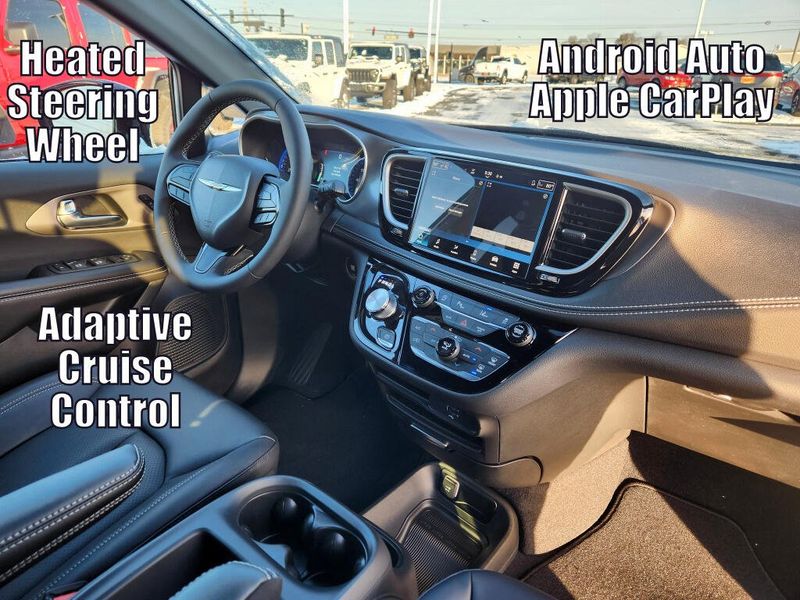 New 2026 Chrysler Pacifica Select