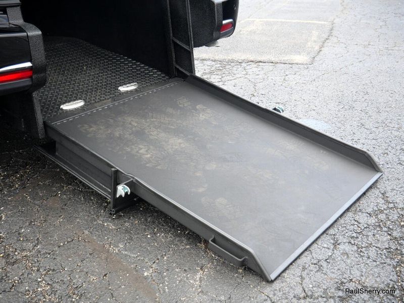 Used 2025 Chrysler Pacifica Select