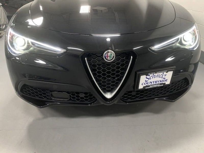 2023 Alfa Romeo Stelvio Lusso AwdImage 6