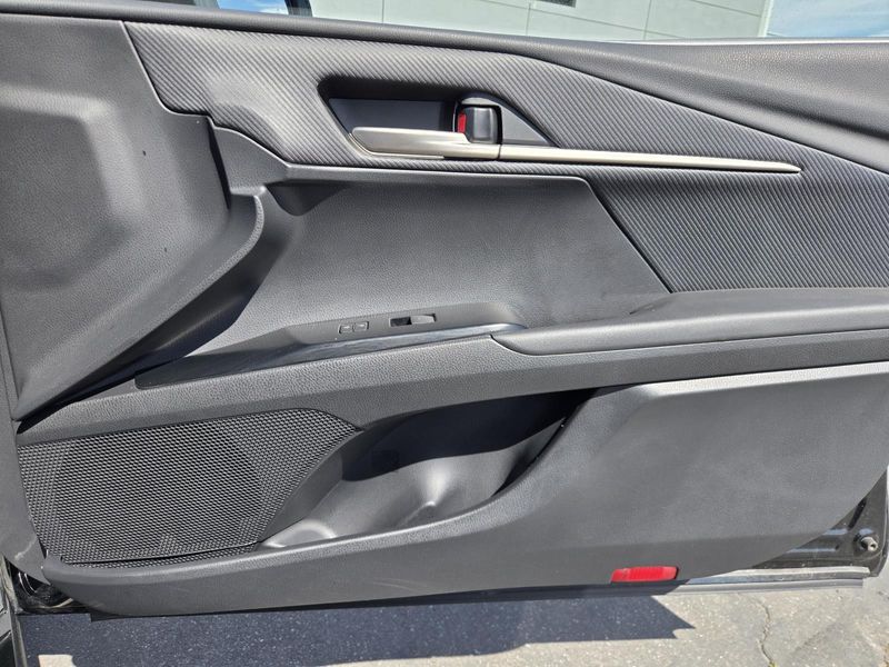 Used 2025 Toyota Camry SE (Natl)