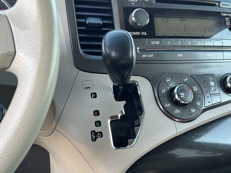 2011 Toyota Sienna BaseImage 25