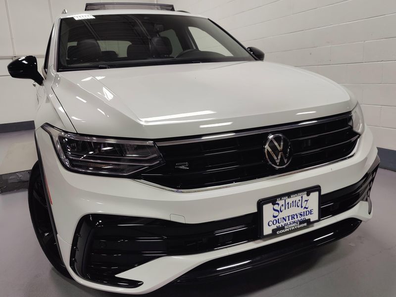 Used 2024 Volkswagen Tiguan SE R-Line Black AWD w/SunroofImage 2